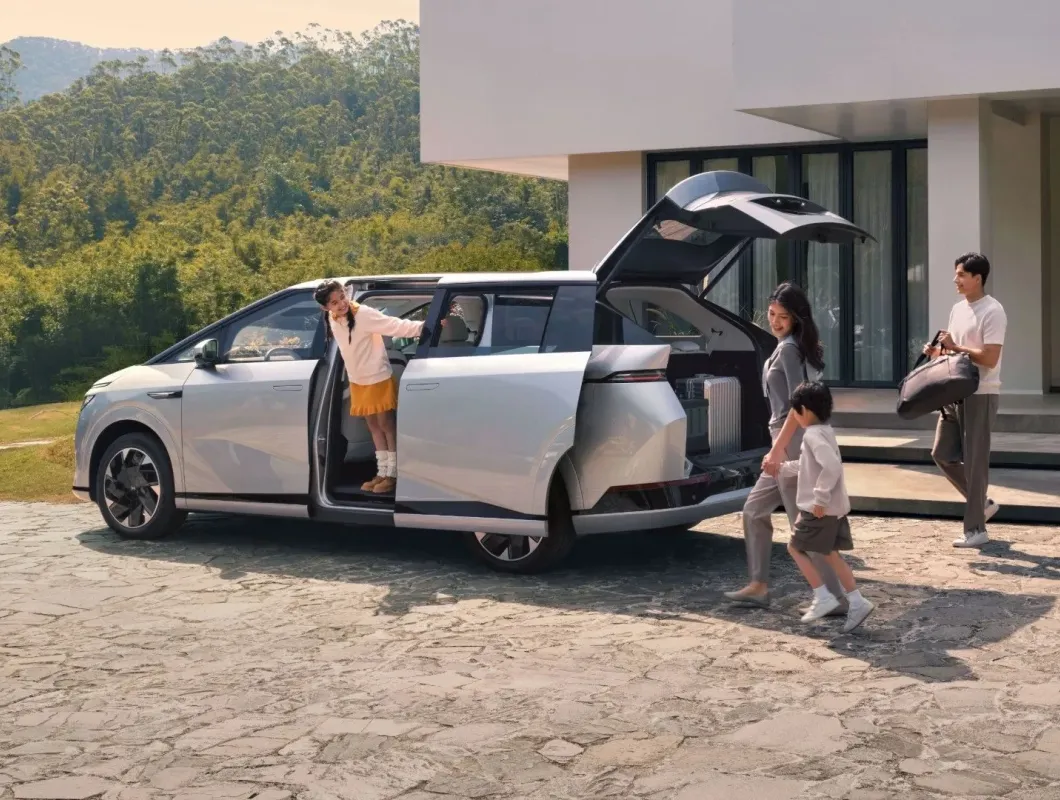 Peng X9 Flagship MPV | 7-Seater EV with Active Rear Steering