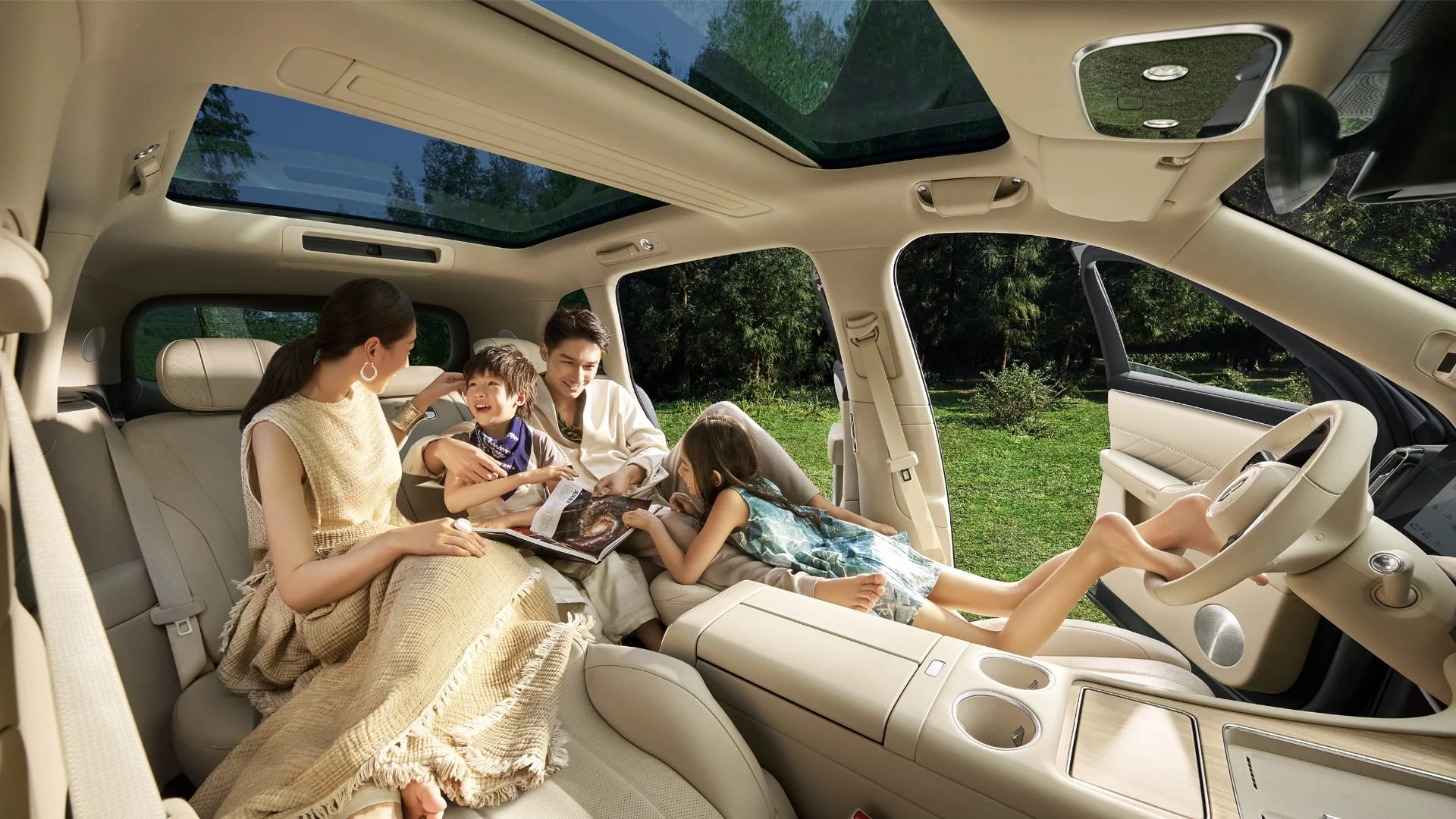 AITO M8 Spacious Interior